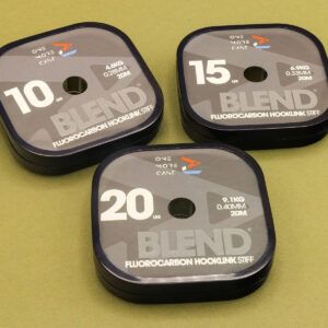 El One More Cast Blend Fluorocarbon Hooklink Stiff está diseñado para pescadores exigentes que necesitan control total sobre su montaje.