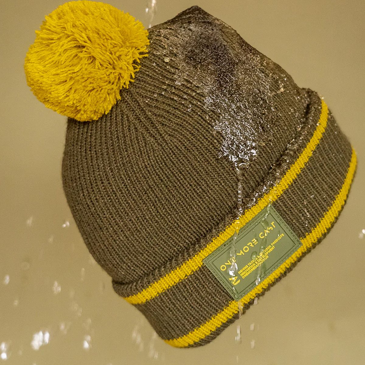 One More Cast Gorro Bobble Verde-Mostaza - Imagen 2