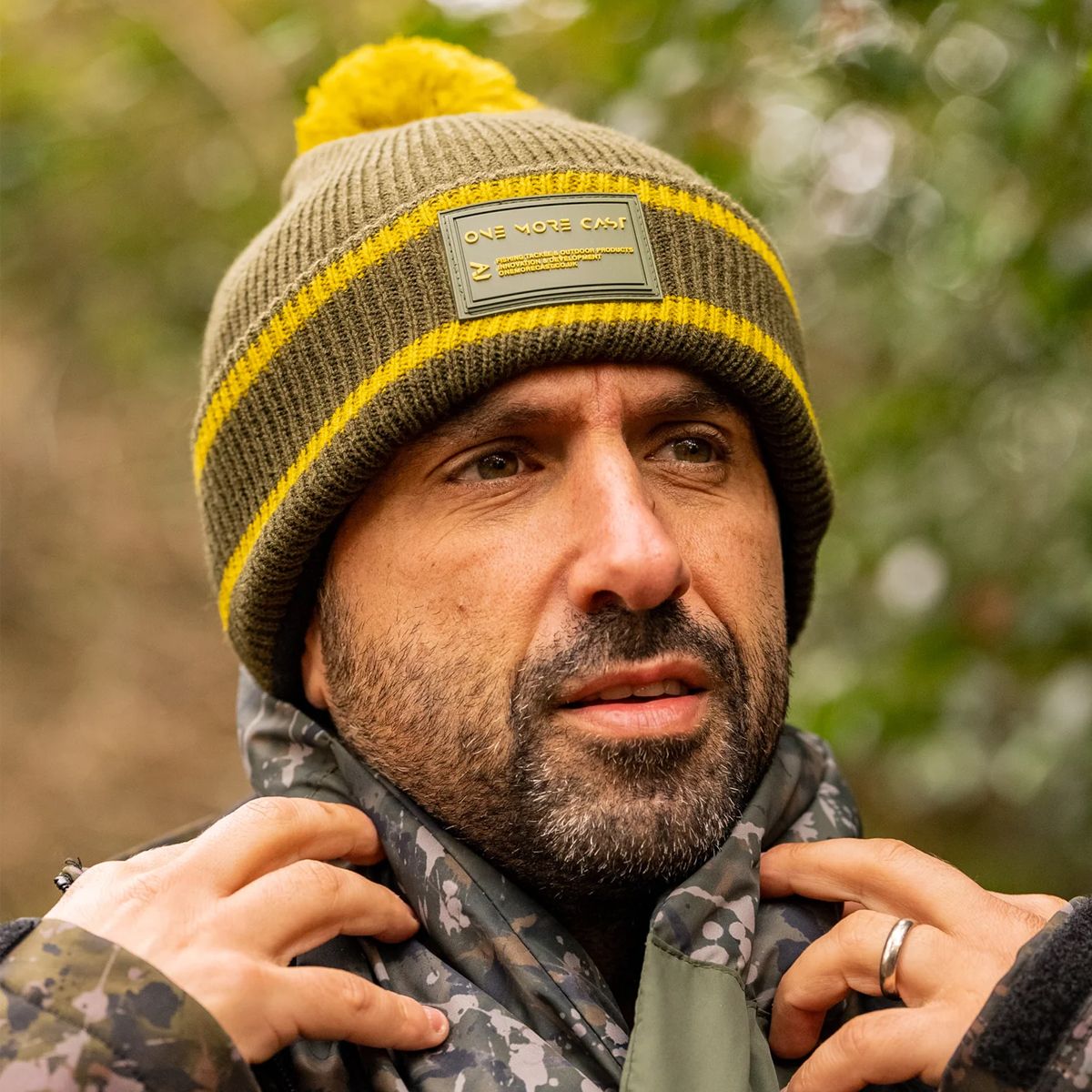 One More Cast Gorro Bobble Verde-Mostaza - Imagen 3