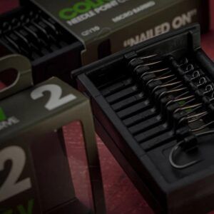 One More Cast COLNE-V Anzuelos Needle Point Curves Nº 2 han sido diseñados pensando en pescadores que buscan precisión, fiabilidad y un afilado superior.