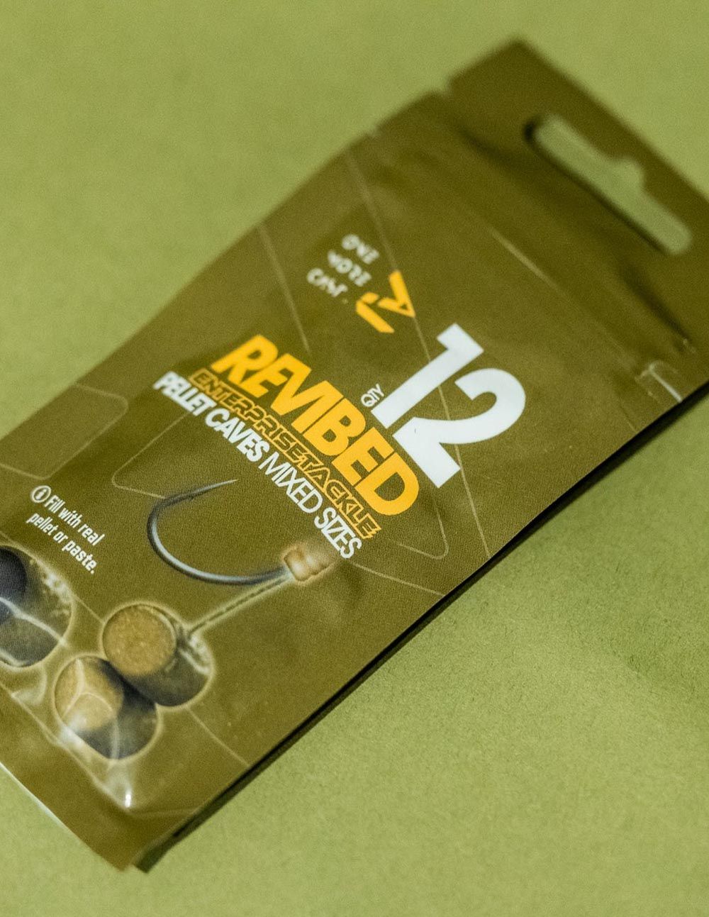 One More Cast Revibed Pellet Caves la representación visual y la resistencia al ser imitación con la posibilidad de rellenarlo con tus atrayentes favoritos.