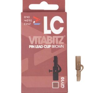 El One More Cast Vitabitz Pin Lead Clip Brown es un claro ejemplo: sencillo en apariencia, pero absolutamente esencial cuando se trata de asegurar eficacia