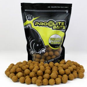 Los Pro Elite Baits Boilies Classic Pineapple & Scopex 14mm son uno de los cebos más emblemáticos y efectivos de la marca.