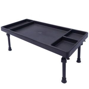 Prologic Mesa Bivvy es un accesorio esencial para quienes buscan mantener su equipo organizado durante largas sesiones de pesca.