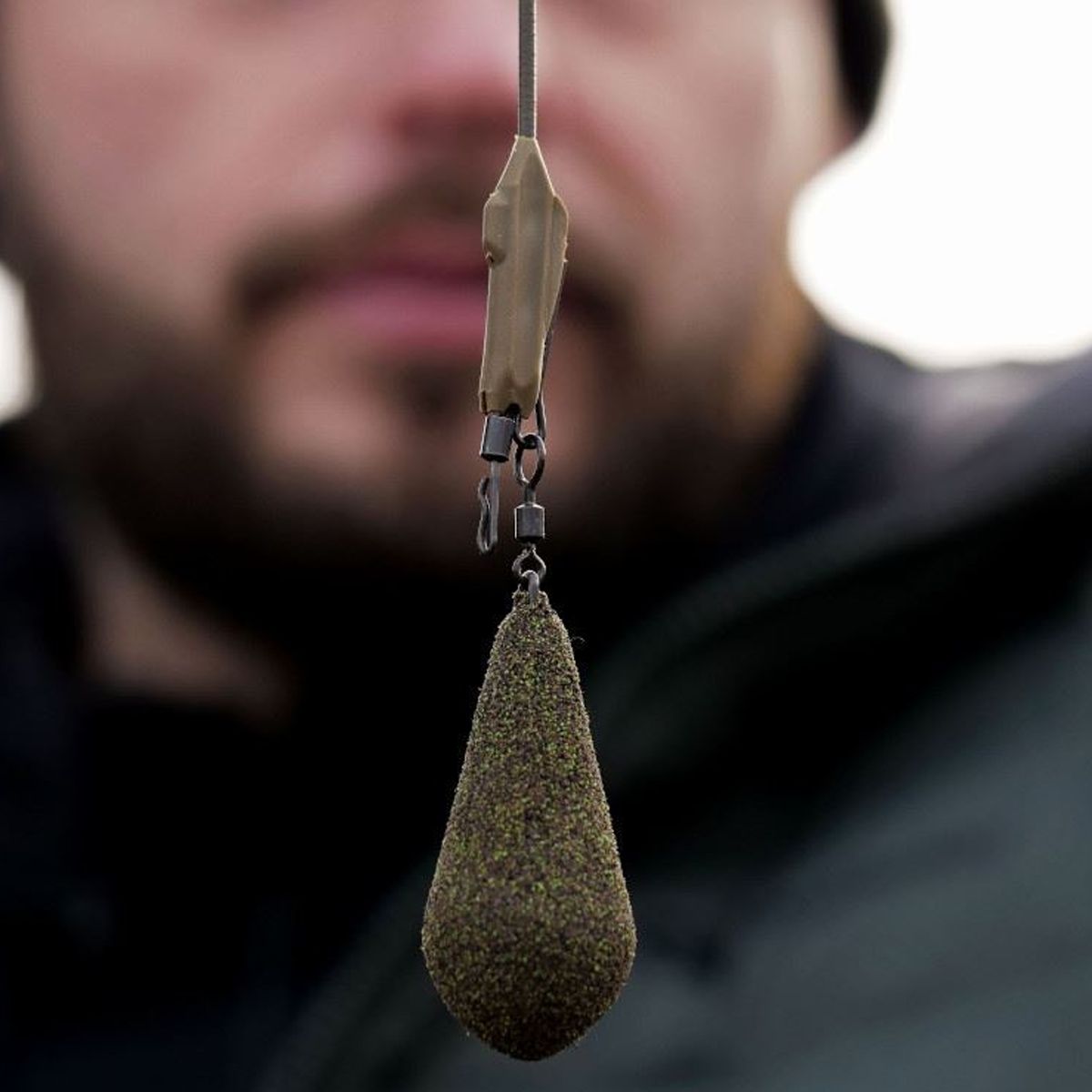 El RidgeMonkey Connexion Uni Lead Clip Camo Green permite al pescador decidir fácilmente si desea liberar o retener el plomo.