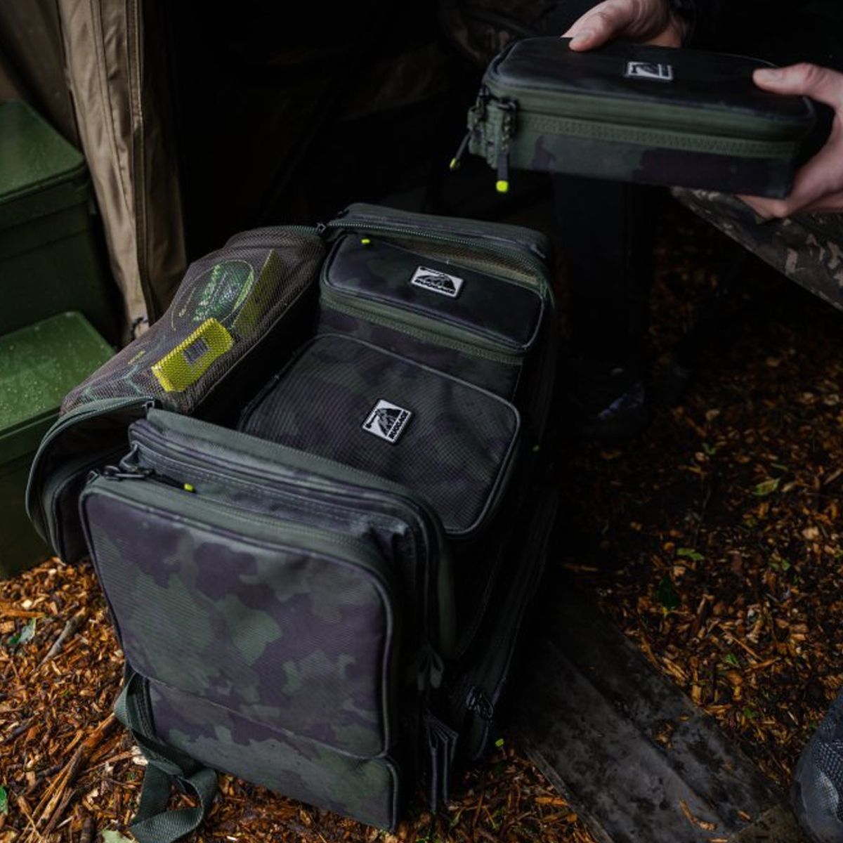 El RidgeMonkey Ruggage Compact Accessory Case 165 ha sido diseñado para mantener los accesorios pequeños de pesca perfectamente ordenados.