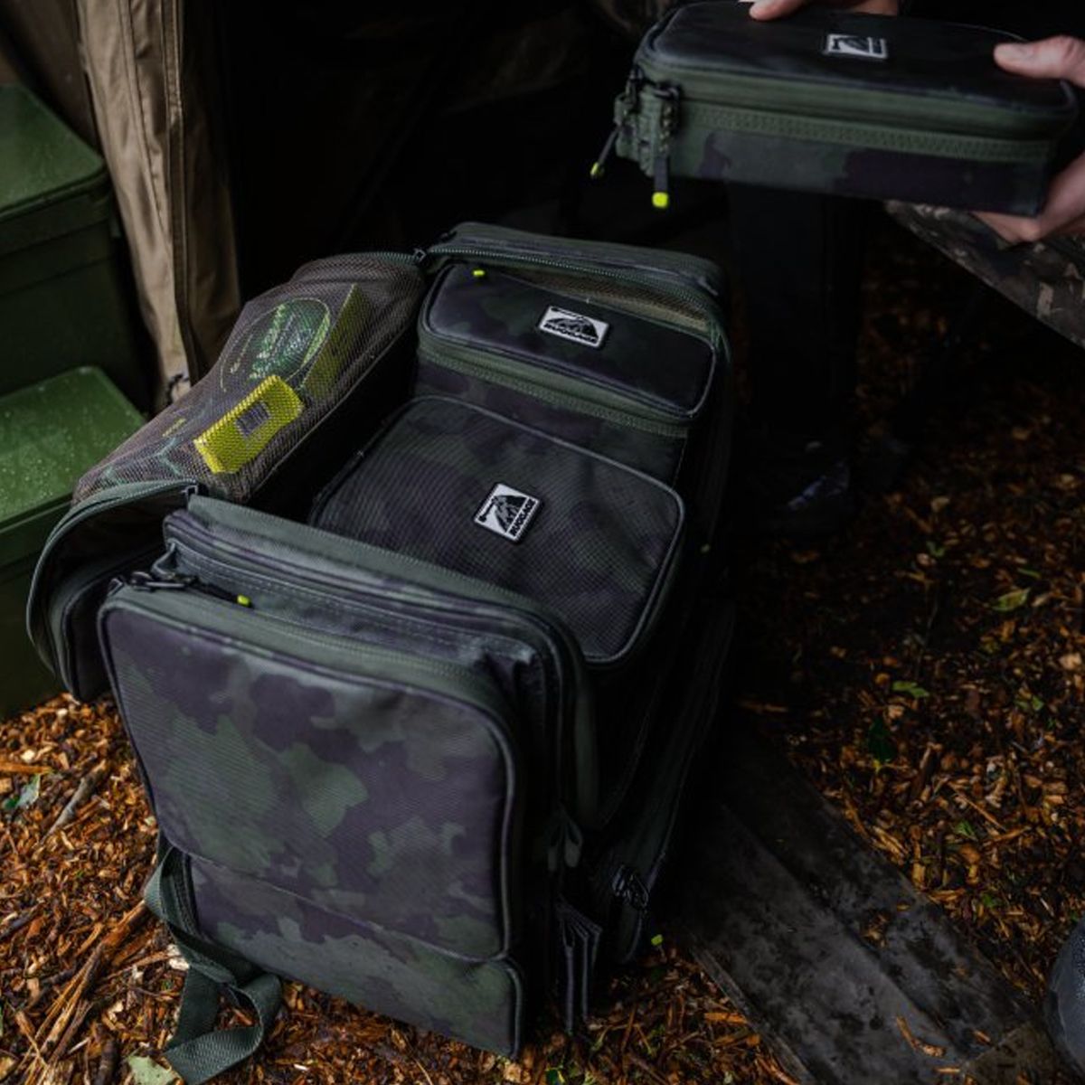 El RidgeMonkey Ruggage Compact Accessory Case 80 ha sido diseñado para mantener los accesorios pequeños de pesca perfectamente ordenados.