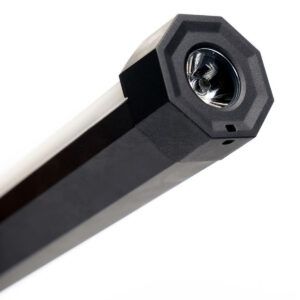 RidgeMonkey Linterna IR180 es una herramienta multifuncional que combina una iluminación muy potente, y una luz ambiental versátil