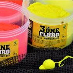 SBS M1 3 in One Fluro Powder Dip 150gr+25gr es un innovador sistema de potenciación de cebo que combina dos tipos de polvos aromatizados