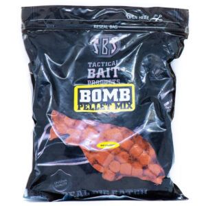 SBS Bomb Pellet Mix Ace Lobworm combina pellets de alta calidad con el inconfundible aroma a lombriz, un clásico irresistible para carpas todo el año.