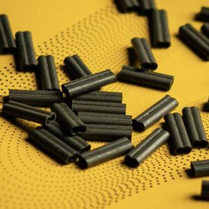 Los SBS Double Barrel Crimps 0.7mm ofrecen una solución profesional y segura para crear bucles resistentes sin necesidad de hacer nudos.