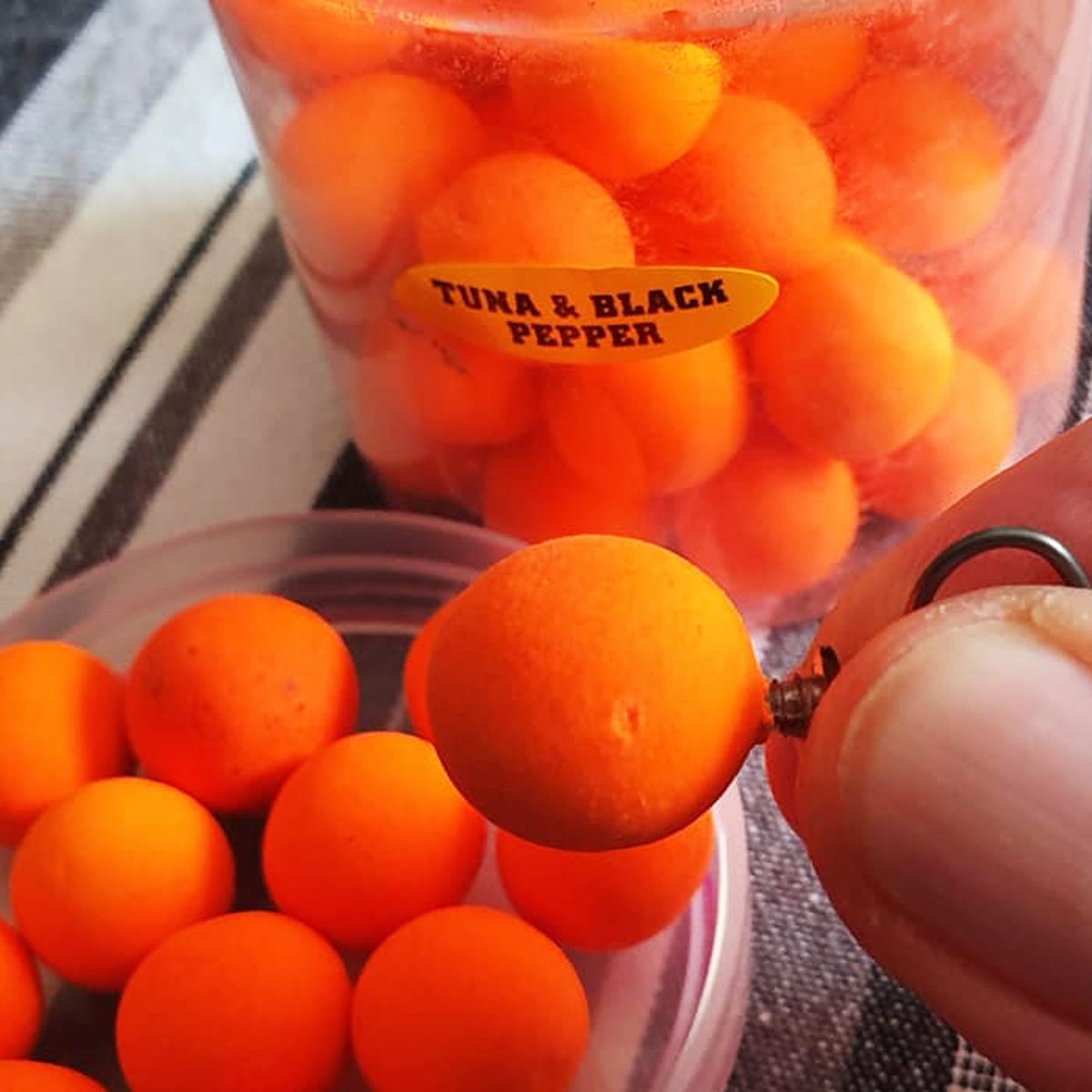 SBS Premium Pop-Ups Tuna & Black Pepper 16/18/20mm una gama versátil, efectiva y ganadora. Diseñada para pescadores que buscan rendimiento.