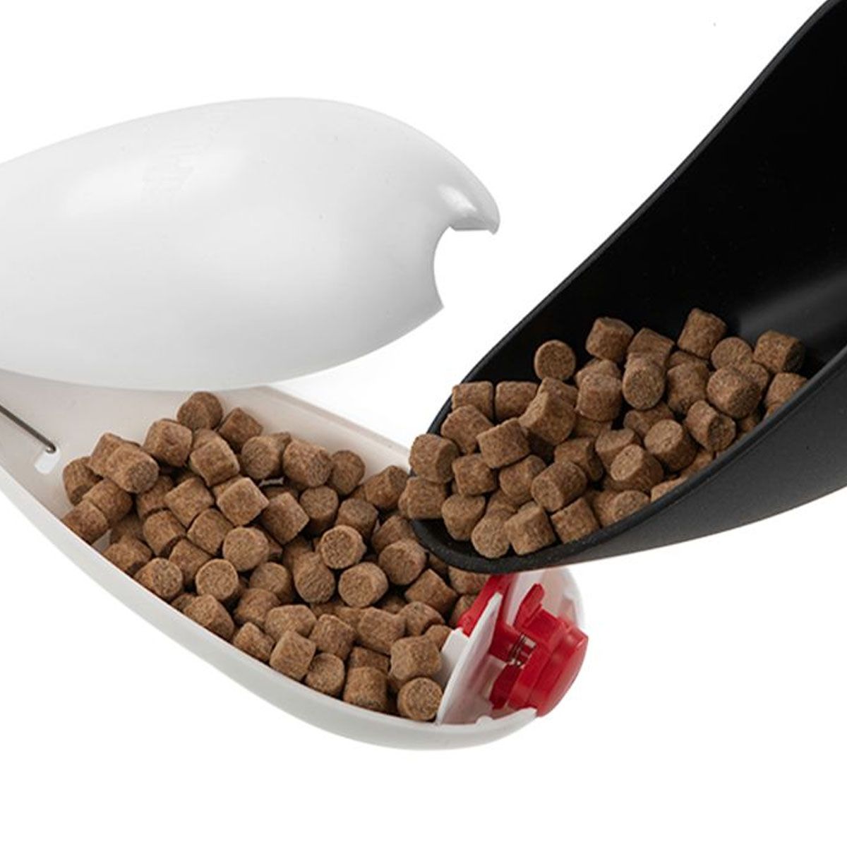 La Spomb Pala de Cebado Blanca esencial para cualquier pescador de carpfishing que busque eficiencia y precisión en la preparación del cebado.