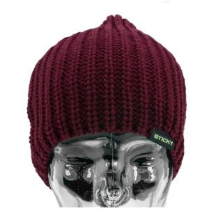 Sticky Baits By Navitas Gorro Beanie es la elección perfecta para los pescadores de carpa que quieren mantener el calor sin renunciar al estilo