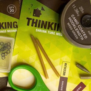 El Thinking Anglers Shrink Tube Medium Verde es un componente esencial en el arsenal de cualquier pescador especializado en carpfishing.