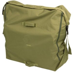 Trakker Funda Bed Chair NXG Grande Gracias a su confección con tejido NXG impermeable y recubierto de PVC, esta bolsa mantiene tu cama seca y limpia.