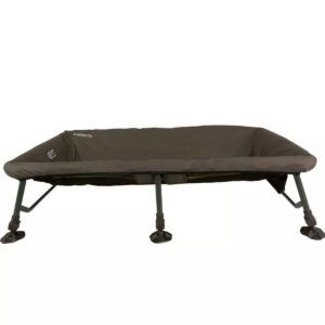 La Trakker Moqueta Cuna Sanctuary-XL está diseñada para pescadores exigentes que buscan máxima seguridad y bienestar para las carpas de gran tamaño.