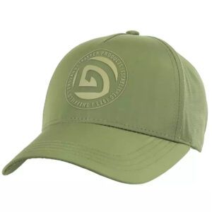 La Trakker Gorra Water Resistant  combina funcionalidad, comodidad y diseño premium, convirtiéndose en un accesorio imprescindible.