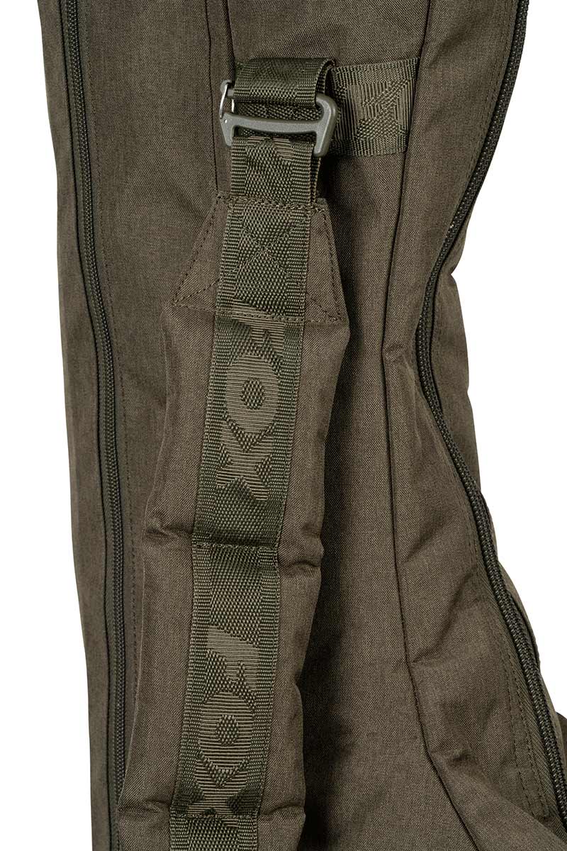 Fox Voyager Funda 10ft 3 Cañas ha sido diseñada específicamente para pescadores exigentes que buscan una solución práctica y duradera