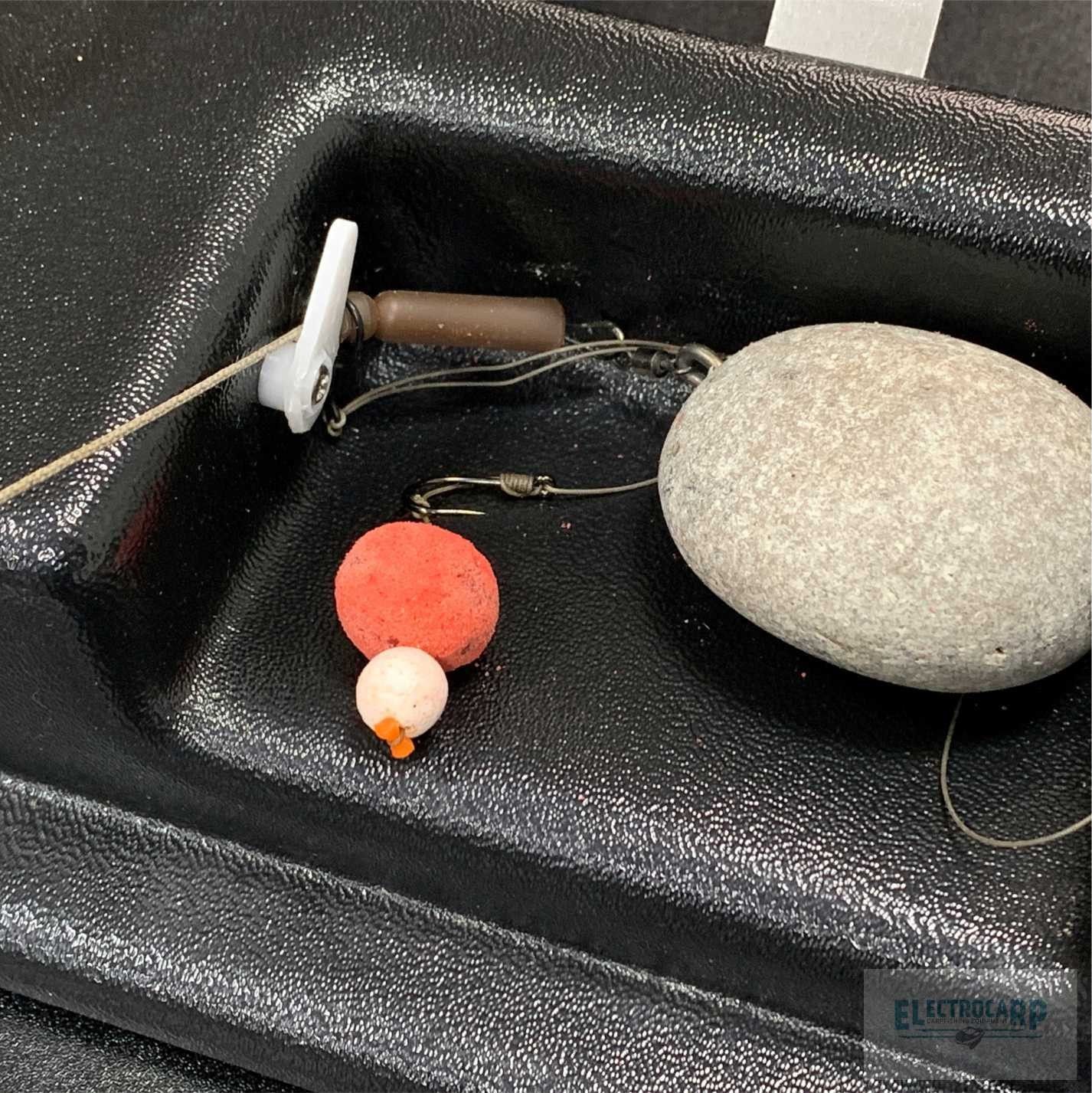 Barco Cebador Carpio C3 Sonda a Color y Gps + Bolsa de Transporte Negro - Imagen 2