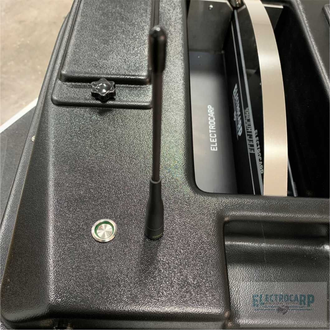 Barco Cebador Carpio C3 Sonda a Color y Gps + Bolsa de Transporte Negro - Imagen 8