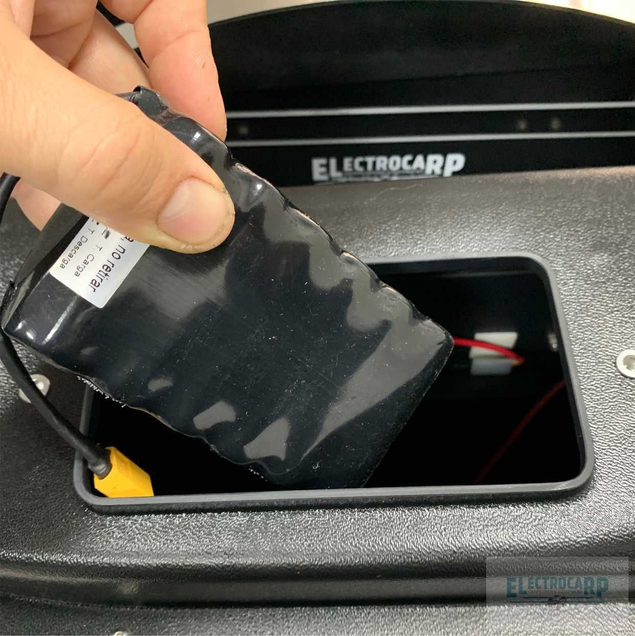 Barco Cebador Carpio C3 Sonda a Color y Gps + Bolsa de Transporte Negro - Imagen 10