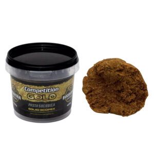 La Bucovina Baits Pasta Soluble Competition Gold 400gr Squid & Scopex está elaborada con la misma mezcla de ingredientes que los boilies de la gama