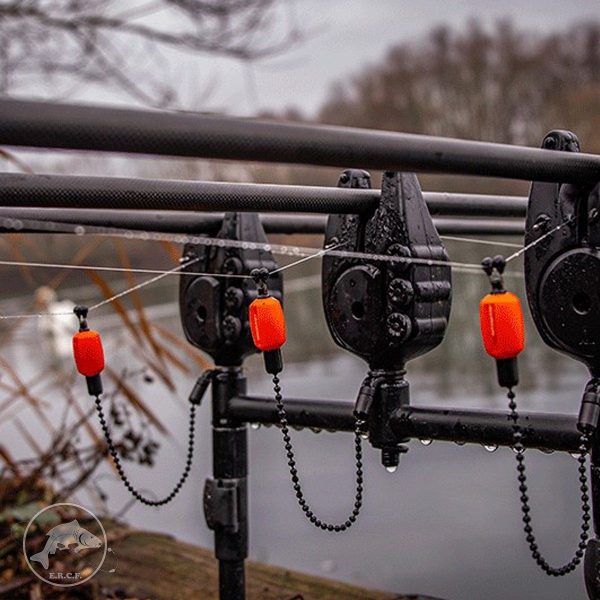 Fox Black Label Dinky Bobbin Red - Imagen 4