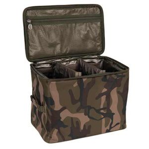 Fox Camolite Bolsa Isotérmica L es una opción imprescindible para los pescadores que buscan mantener el cebo o la comida fresca durante largas sesiones.