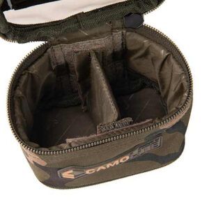 Fox Camolite Bolsa - S está diseñada para almacenar y proteger accesorios de pesca como herramientas de aparejo, aparejos de punta y plomos.