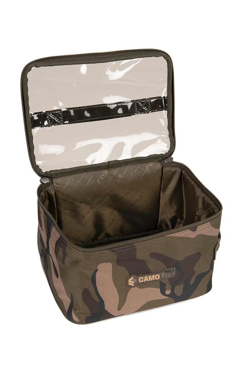Fox Camolite Bolsa-XL está diseñada para almacenar y organizar accesorios de pesca de gran tamaño de manera segura y cómoda.