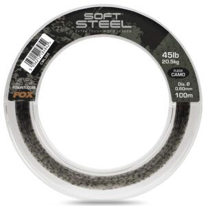 Fox Soft Steel Fleck Camo Leader 45lb es la solución ideal para los pescadores de carpas que necesitan máxima seguridad en sus lineas.
