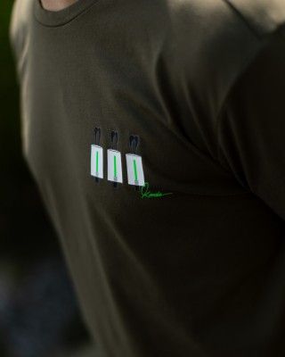 Korda Camiseta LE Bobbin Oliva- M - Imagen 2