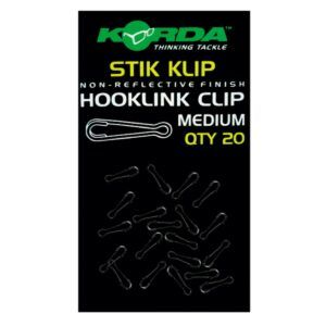 Korda Stik Klip M permite realizar cambios de bajos de línea de forma rápida y fiable, sin necesidad de cortar ni rehacer nudos.