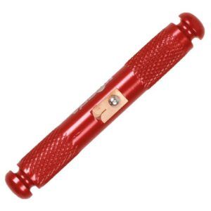 Korda Herramienta Strippa compacta y altamente efectiva, diseñada para retirar con precisión el recubrimiento exterior de las líneas trenzadas