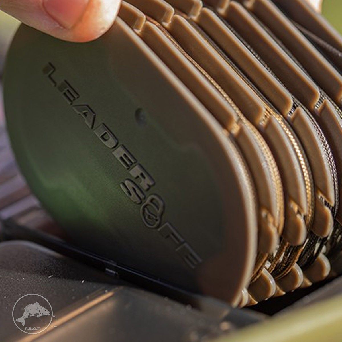 Korda Caja Simple Tackle Box (Incluye Krimpadora) - Imagen 6