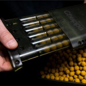 RidgeMonkey Cortador Boilies Small Diseñado específicamente para cortar múltiples boilies a la vez agilizando el proceso de preparación del cebo.