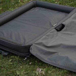 RidgeMonkey Moqueta Inflable está diseñada para ofrecer la mayor seguridad posible al manipular carpas y otros peces de gran tamaño.