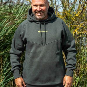 RidgeMonkey Sudadera ThermaPro Verde-S es una pieza esencial para cualquier pescador de carpfishing que necesite una prenda cómoda, cálida y práctica