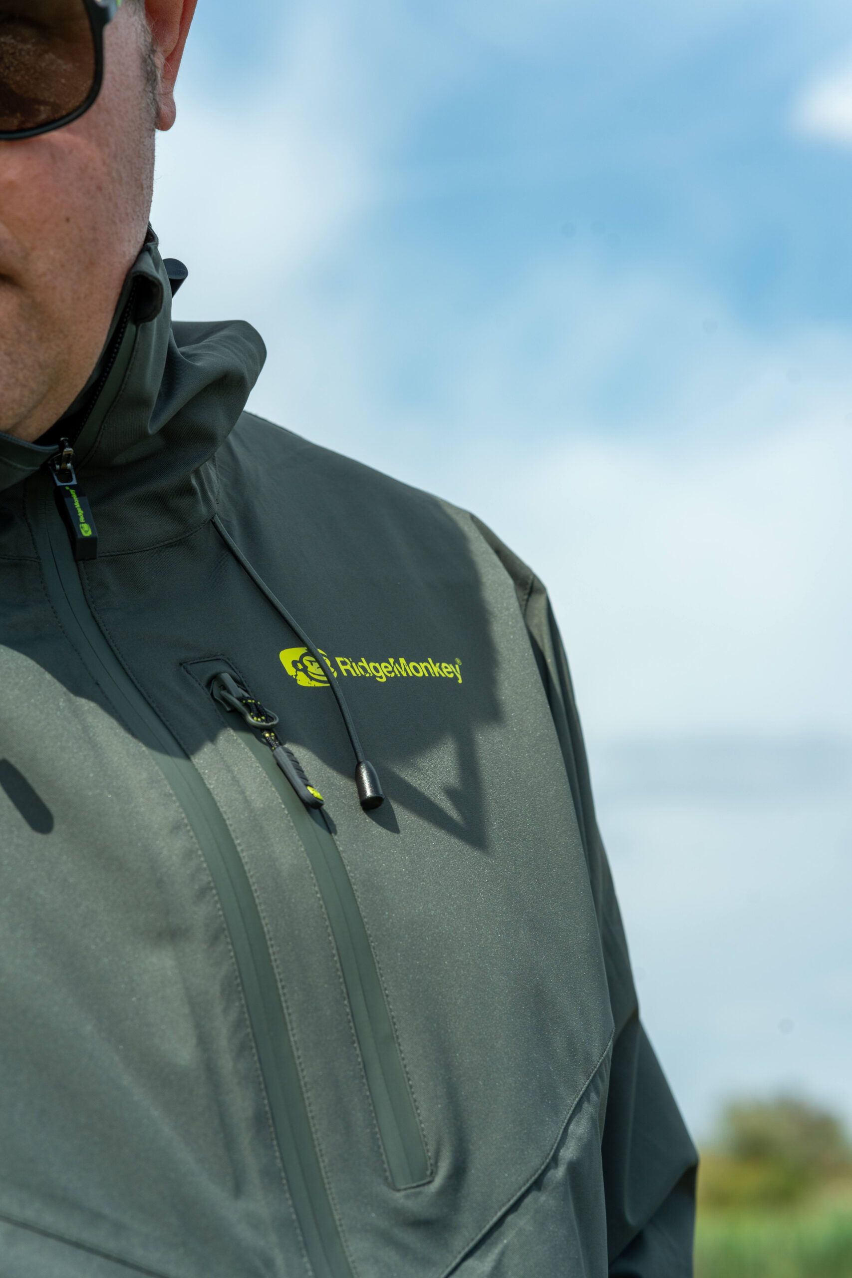 RidgeMonkey ThermaPro Waterproof Shell Coat Green M - Imagen 4