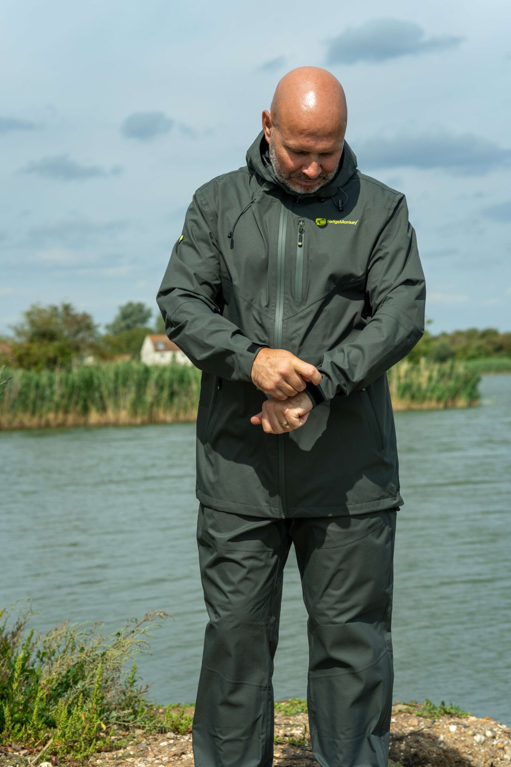 RidgeMonkey ThermaPro Waterproof Shell Coat Green M