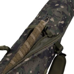 Trakker NXC Funda Cañero Camo 3 Cañas 13ft  es la solución definitiva para transportar y proteger tus cañas de carpfishing.