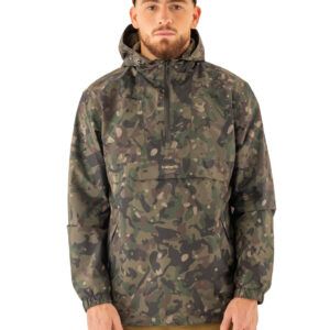 Trakker Chaqueta TechPro Camo Smock- XL es una chaqueta de alto rendimiento diseñada para pescadores que necesitan protección confiable y comodidad