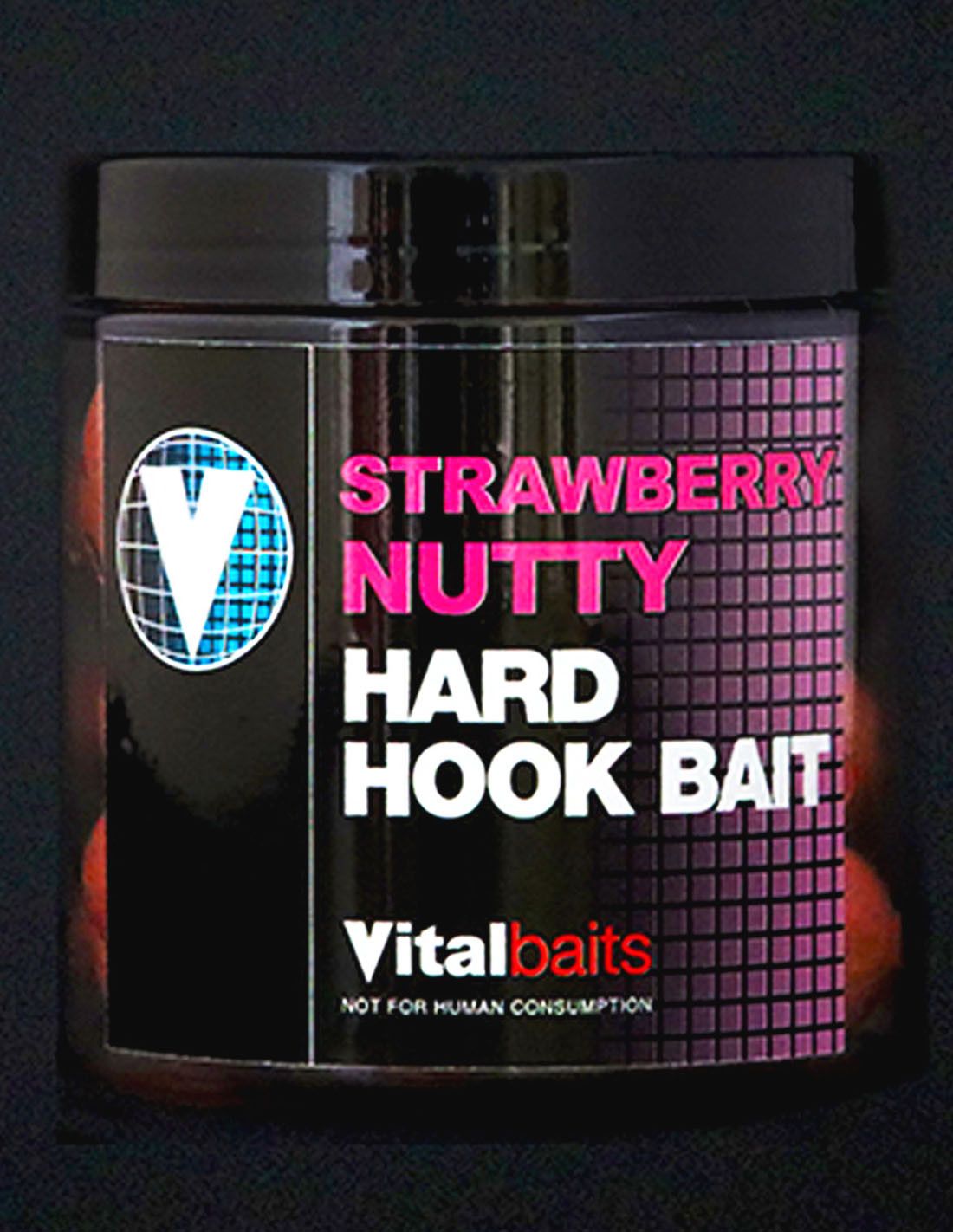 Vitalbaits Hard Hook Bait Strawbeey Nutty 18mm es un boilie endurecido especialmente diseñado para afrontar las sesiones de pesca más exigentes.