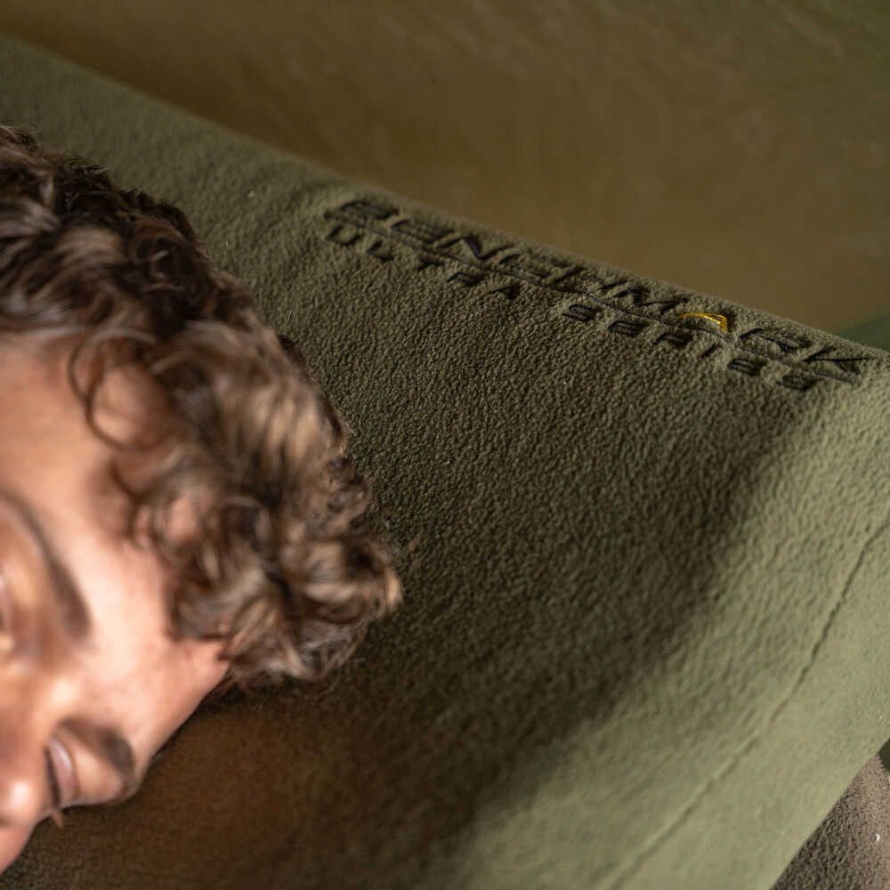 Avid Carp Almohada Benchmark Ultra Memory Foam - Imagen 2