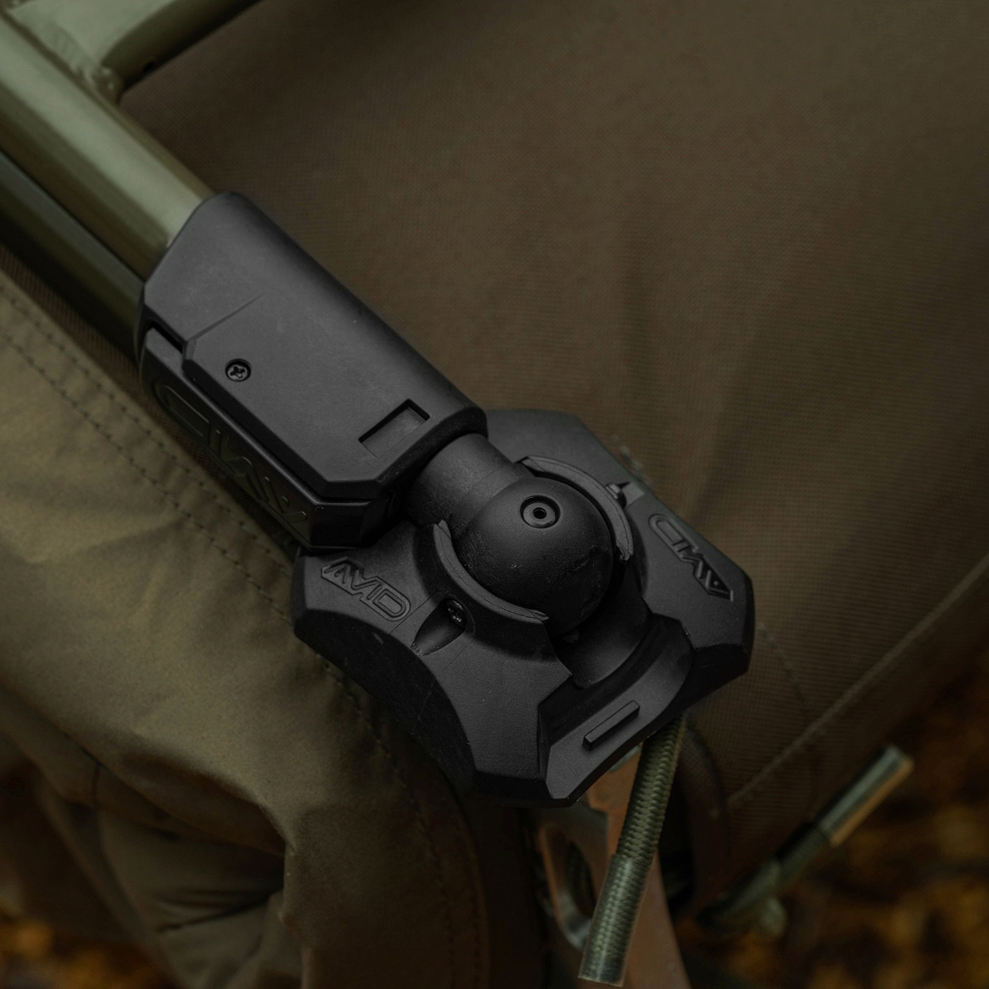 Avid Carp Bed Chair Benchmark Ultra Standard System ( 6 patas Con Saco) - Imagen 2