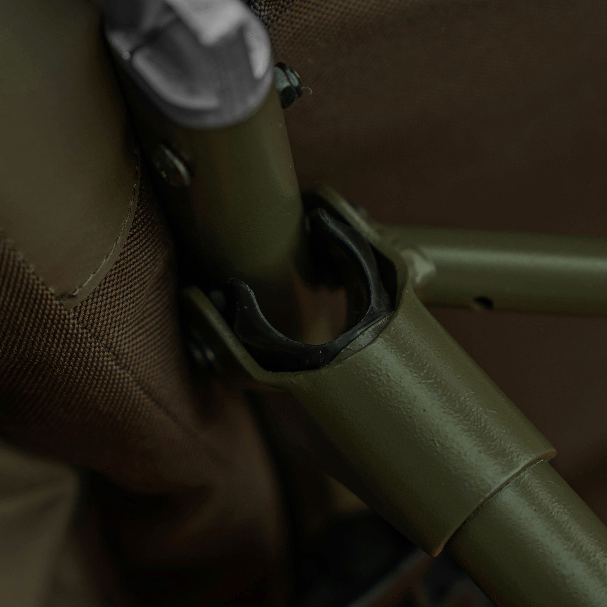 Avid Carp Bed Chair Benchmark Ultra Standard System ( 6 patas Con Saco) - Imagen 4