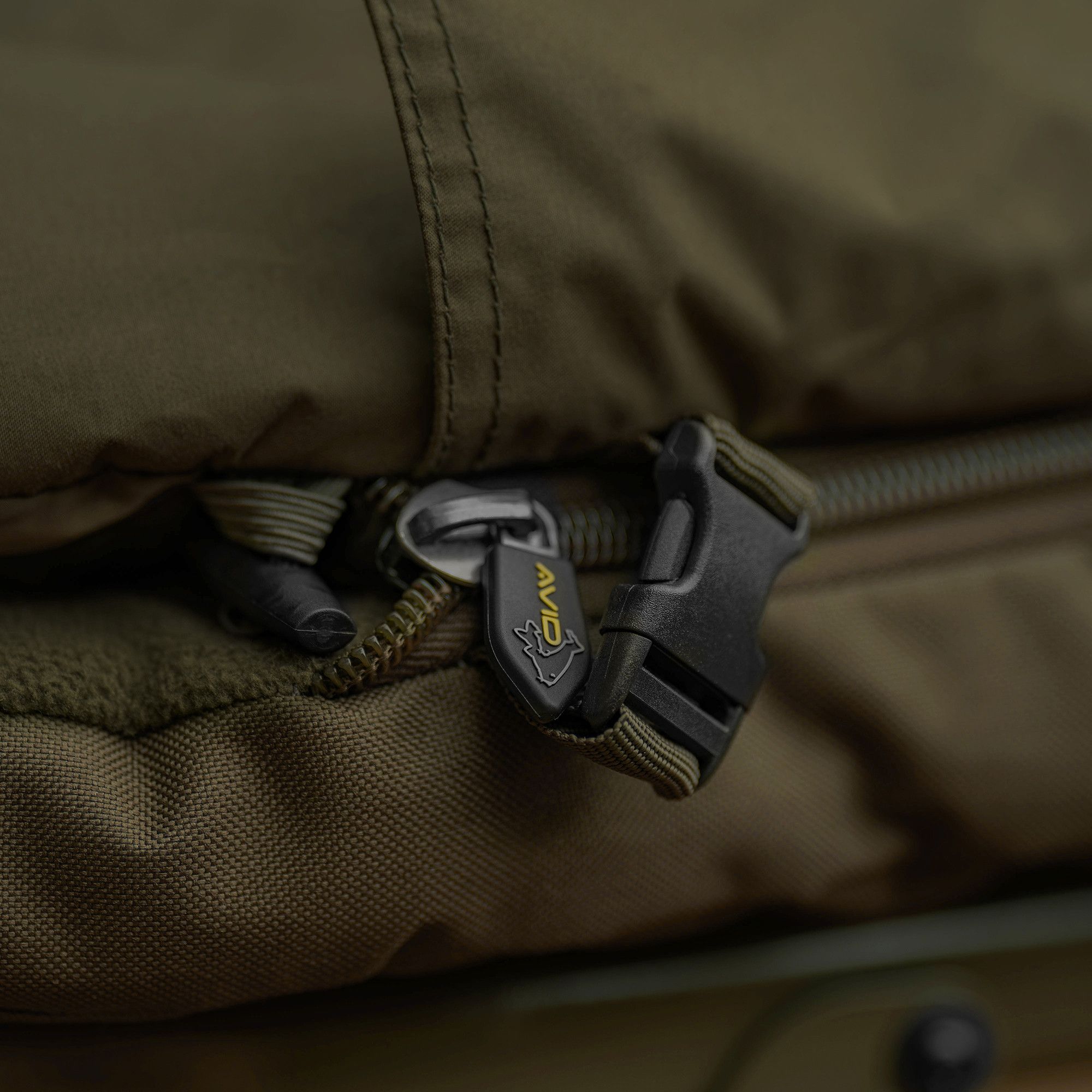 Avid Carp Bed Chair Benchmark Ultra Standard System ( 6 patas Con Saco) - Imagen 5