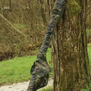 Forge Funda FTR Camo12' diseñada para ofrecer resistencia, comodidad y estilo en cada una de tus sesiones de carpfishing.