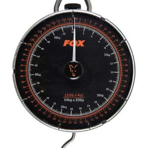 Cuando se trata de capturas memorables, contar con una báscula fiable como Fox Báscula Analógica 120lb es tan esencial como una buena caña.